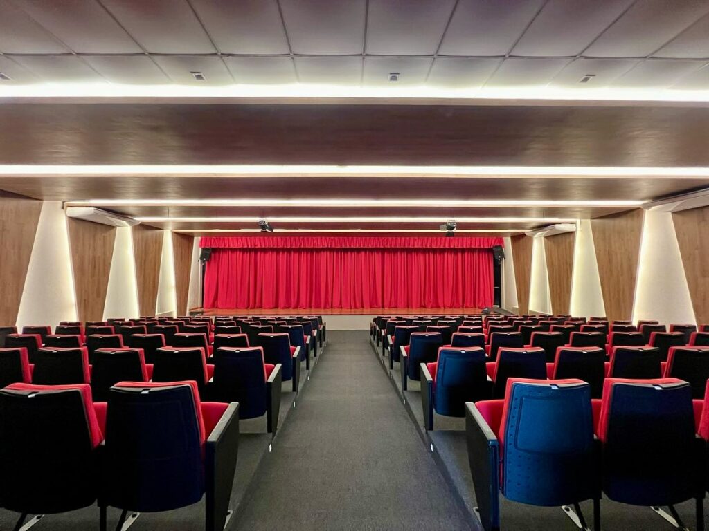 Instagram post from grupo.multiluz. This post is in position 2.