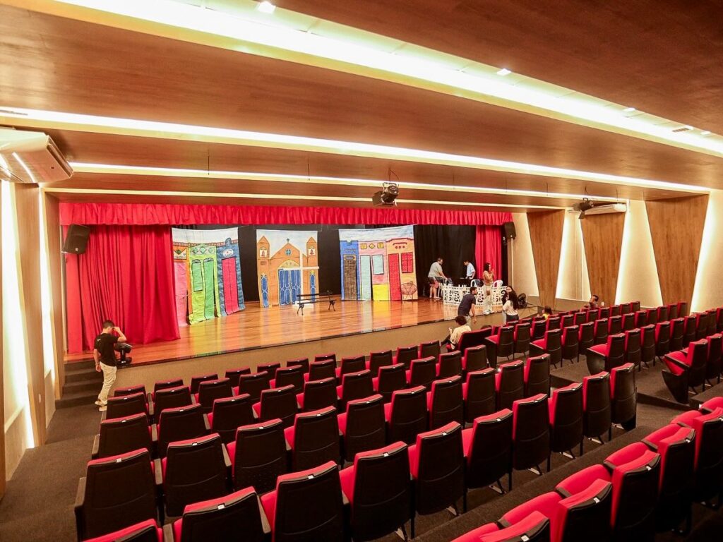 Instagram post from grupo.multiluz. This post is in position 4.